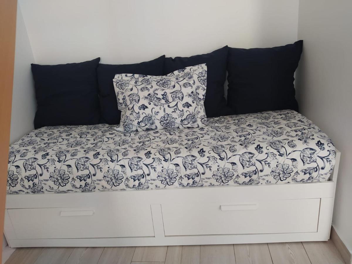 Isaura Home Пениш Екстериор снимка