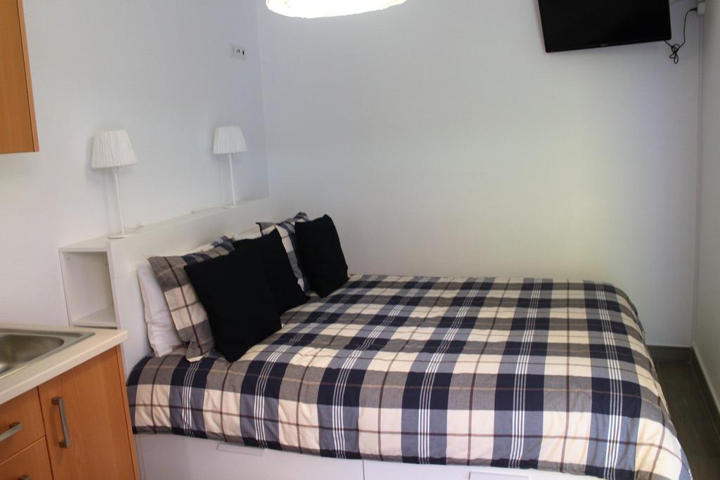 Isaura Home Пениш Екстериор снимка