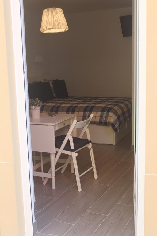 Isaura Home Пениш Екстериор снимка