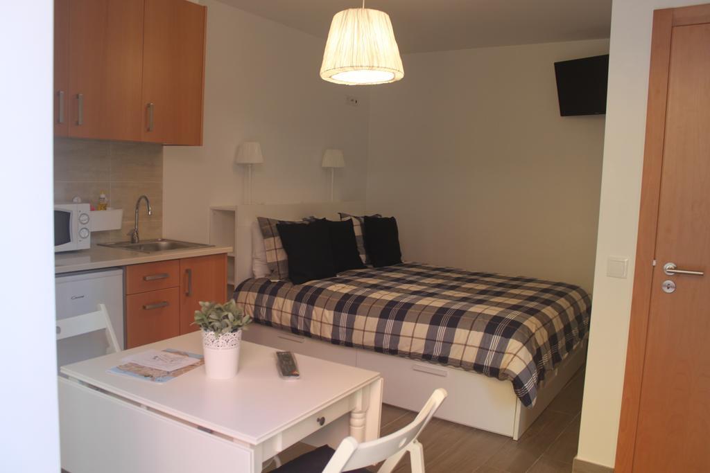 Isaura Home Пениш Екстериор снимка
