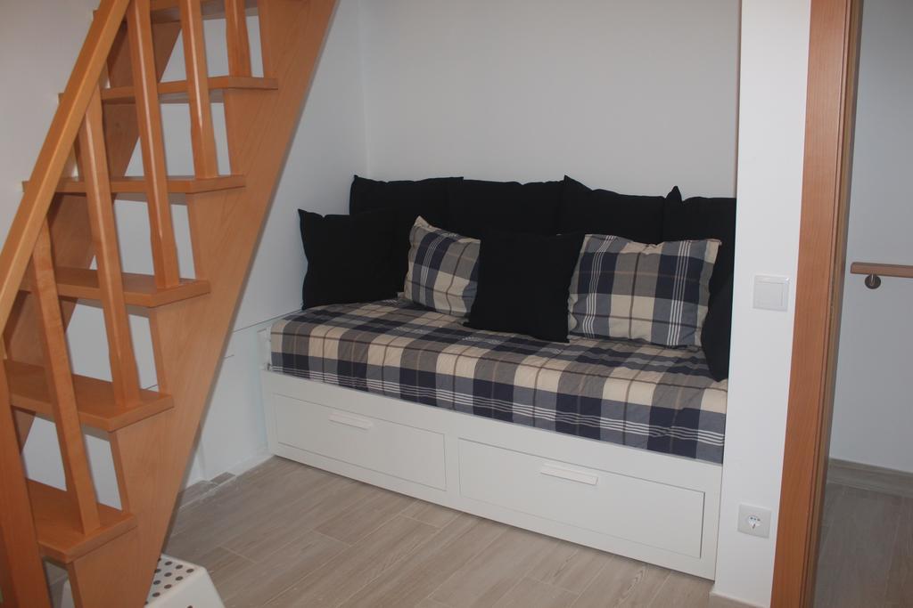 Isaura Home Пениш Екстериор снимка